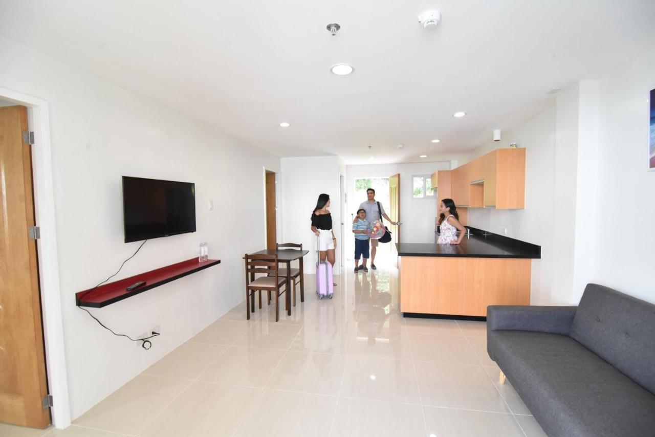 ฮอลิเดย์ โอเชียนวิว เรสซิเดนซ์ แอนด์ รีสอร์ต Hotel ซามาล ภายนอก รูปภาพ