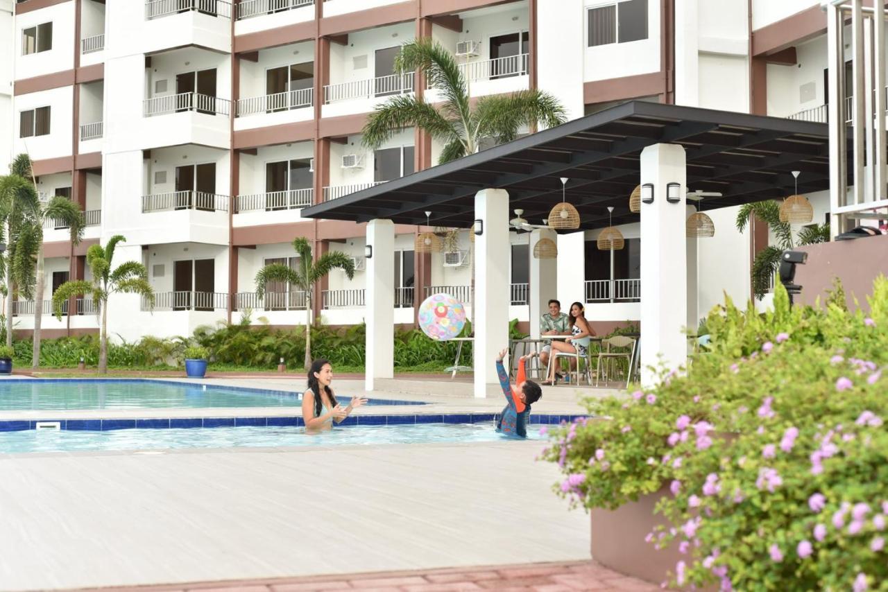 ฮอลิเดย์ โอเชียนวิว เรสซิเดนซ์ แอนด์ รีสอร์ต Hotel ซามาล ภายนอก รูปภาพ