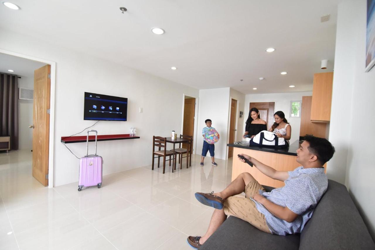 ฮอลิเดย์ โอเชียนวิว เรสซิเดนซ์ แอนด์ รีสอร์ต Hotel ซามาล ภายนอก รูปภาพ
